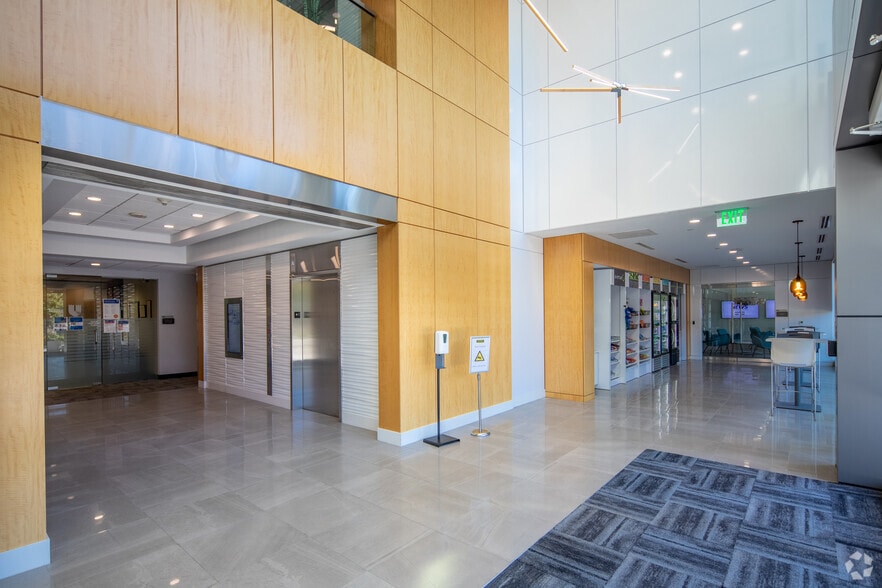 2000 Regency Pky, Cary, NC for lease - Lobby - Image 3 of 11