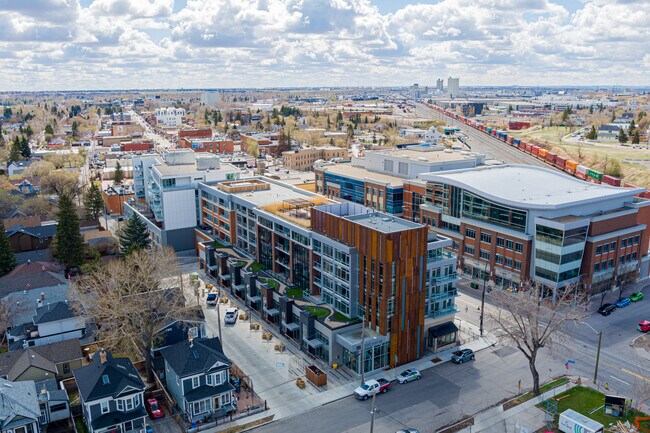 Plus de détails pour 1006 9 Ave SE, Calgary, AB - Commerce de détail à louer