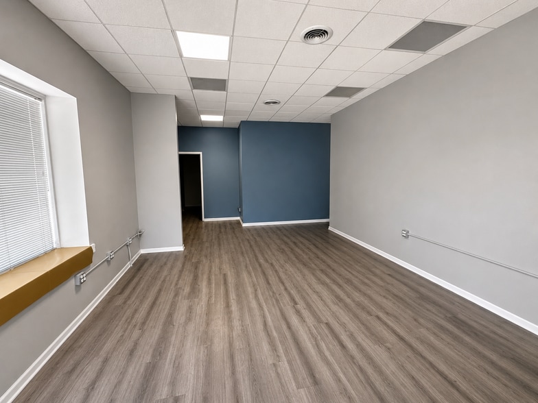 4519-4523 N Milwaukee Ave, Chicago, IL for lease - Building Photo - Image 3 of 17