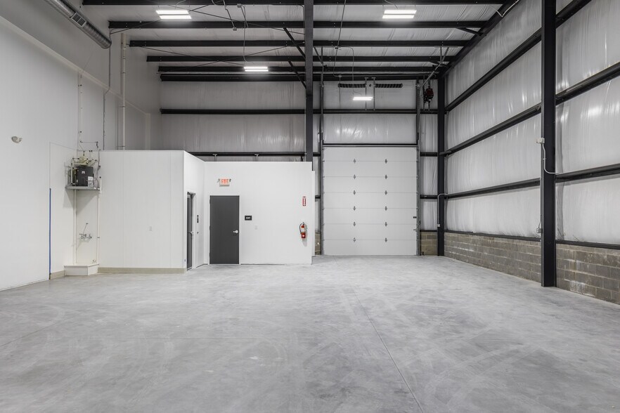 4191 Millersville Rd, Indianapolis, IN à louer - Photo du bâtiment - Image 3 de 14