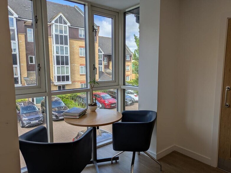 8-9 Faraday Rd, Guildford à vendre - Photo du bâtiment - Image 2 de 3