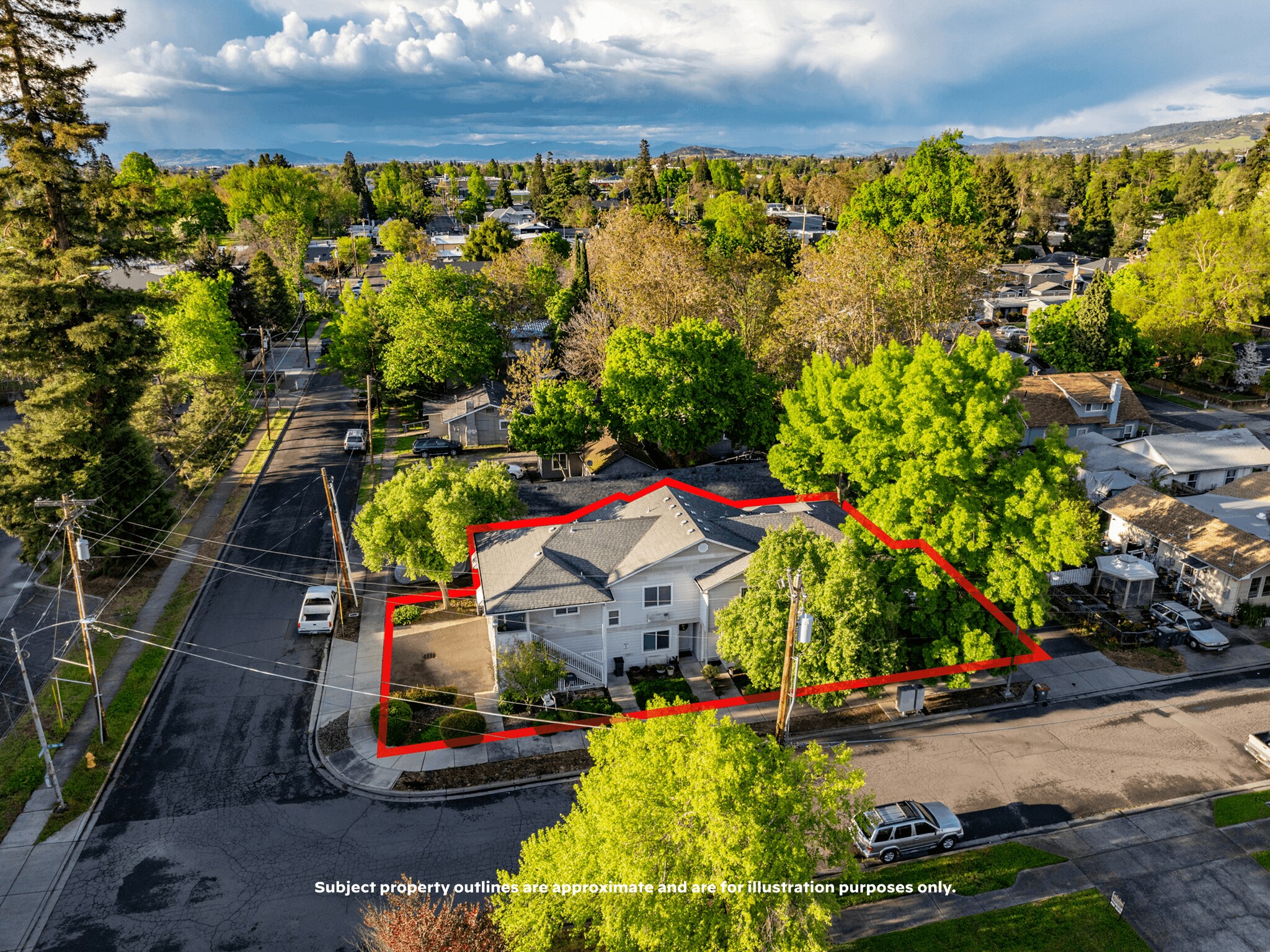 139 Almond St, Medford, OR à vendre Photo principale- Image 1 de 49