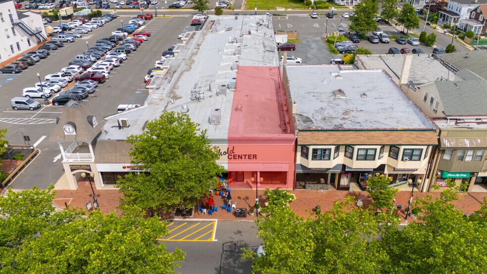 31 E Main St, Freehold, NJ à louer - Photo du bâtiment - Image 3 de 6