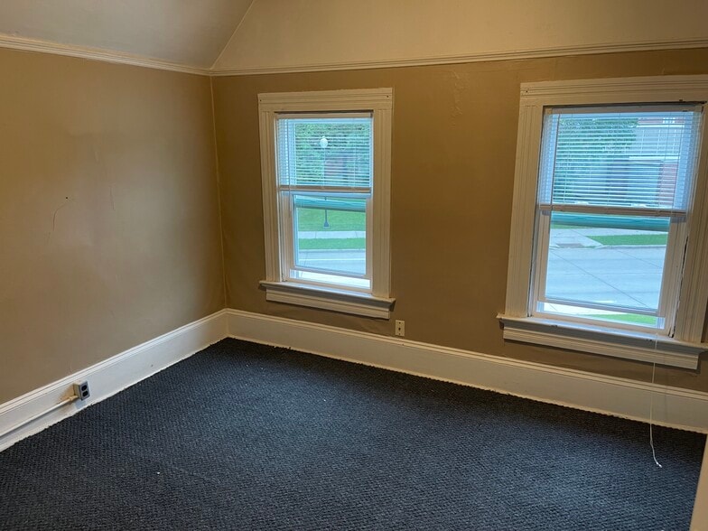 Elmwood Avenue portefeuille de 1 propriétés à vendre sur LoopNet.ca - Photo du bâtiment - Image 3 de 29