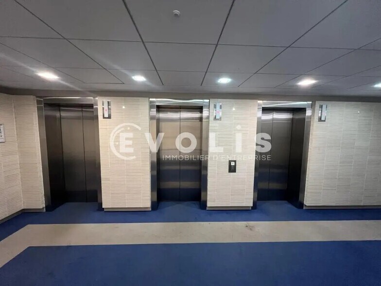 Office in Noisy-le-Grand for lease - Lobby - Image 1 of 8