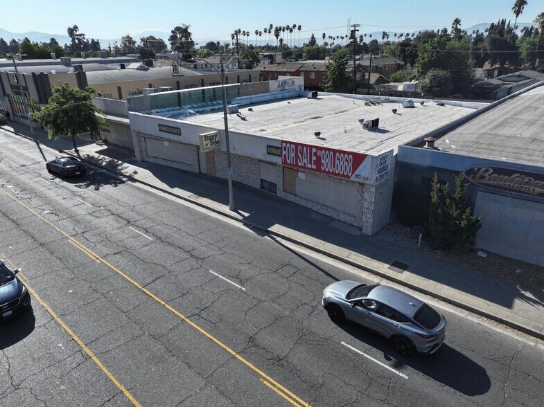 457 W Highland Ave, San Bernardino, CA à vendre - Photo du bâtiment - Image 2 de 4