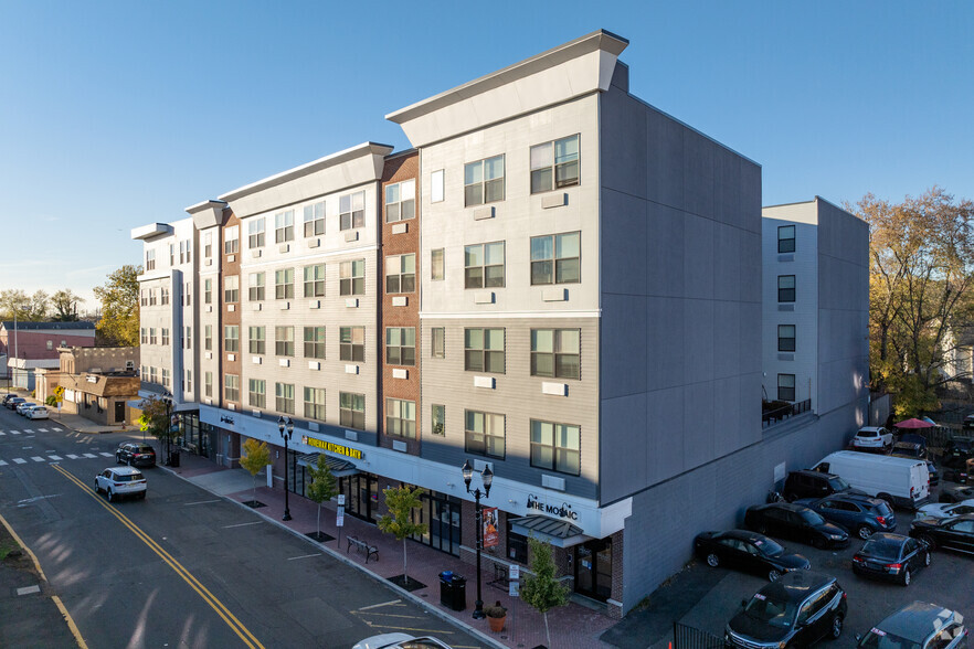 17-19 W Main St, Bound Brook, NJ à louer - Photo principale - Image 1 de 1