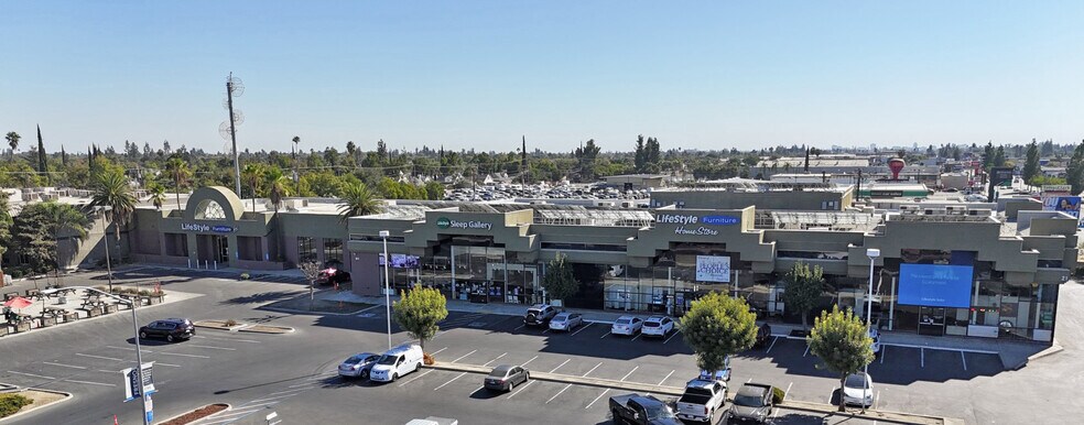 21 E Shaw Ave, Fresno, CA à louer - Photo du bâtiment - Image 1 de 5