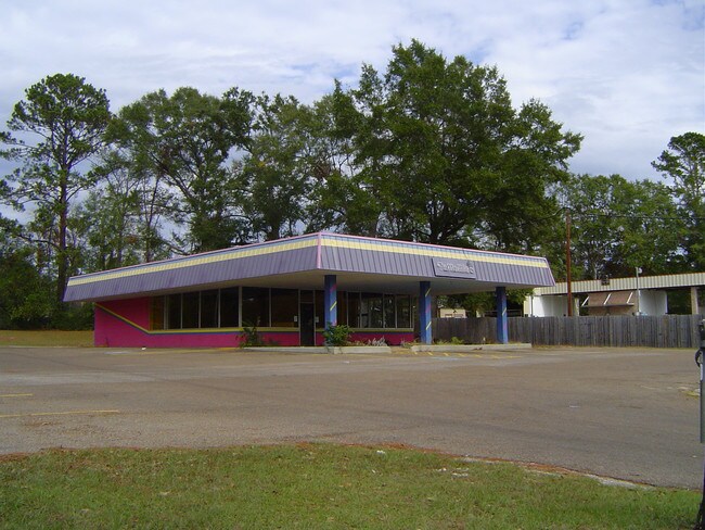 Plus de détails pour 1308 W Bluff St, Woodville, TX - Commerce de détail à vendre