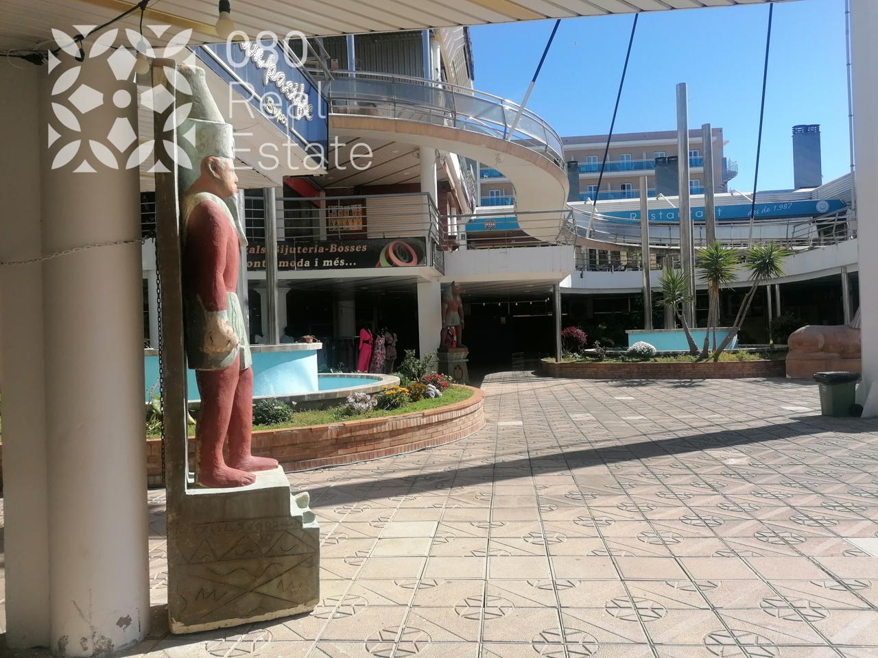 Retail in Malgrat de Mar, Barcelona for sale Primary Photo- Image 1 of 4