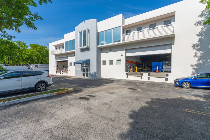 2100 Nw 102nd Pl, Doral, FL for lease - Building Photo - Image 2 of 17