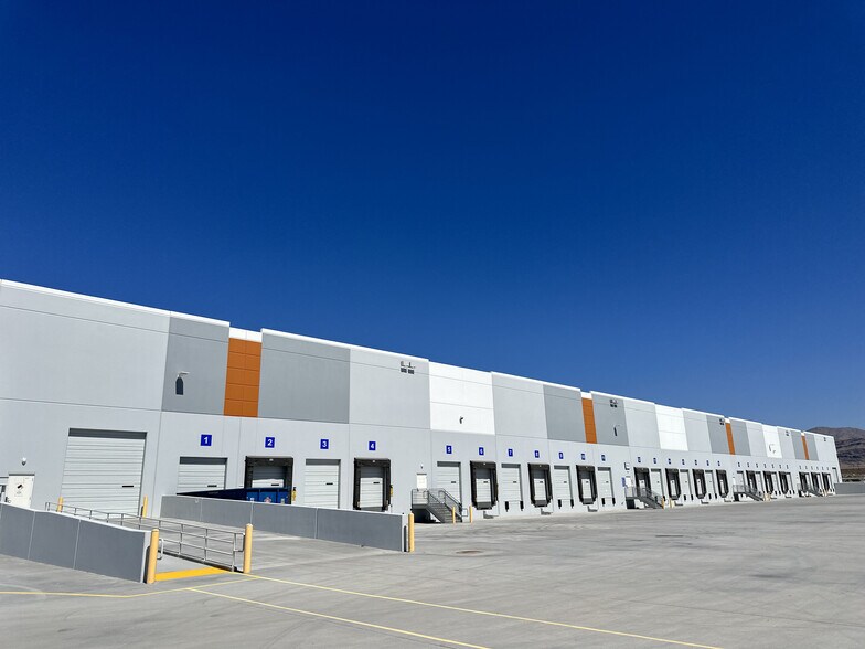 6714 E North Belt Rd, Las Vegas, NV à louer - Photo du bâtiment - Image 3 de 10