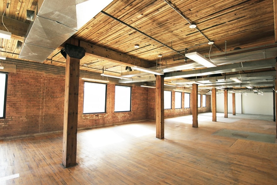 605 11 Ave SW, Calgary, AB for lease - Interior Photo - Image 3 of 8