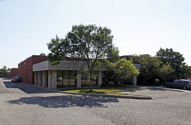 Plus de détails pour 5380 Timberlea Blvd, Mississauga, ON - Industriel à louer