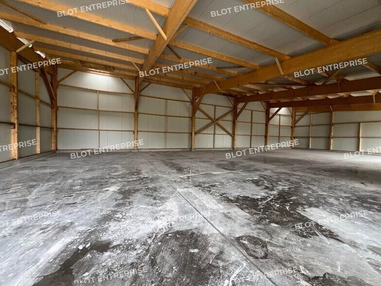 Industrial in Pléchâtel for lease - Interior Photo - Image 1 of 3