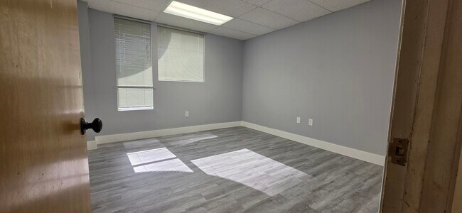 Plus de détails pour 10011-10031 Pines Blvd, Pembroke Pines, FL - Bureau à louer
