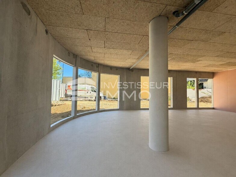Commerce de détail dans Le Plessis-Trévise à louer - Photo du bâtiment - Image 3 de 4