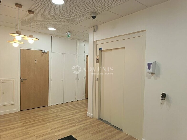 Office in Lille for lease - Lobby - Image 2 of 9