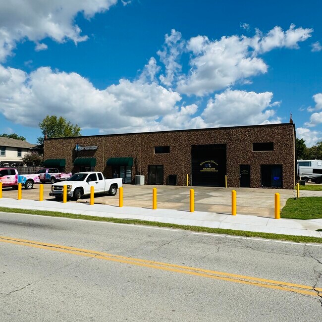 Plus de détails pour 531 W H St, Jenks, OK - Industriel à louer