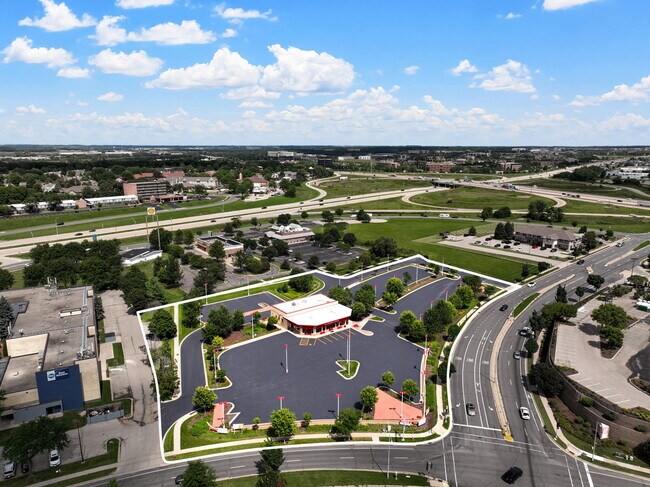 Plus de détails pour 2501 East Springs Dr, Madison, WI - Commerce de détail à vendre