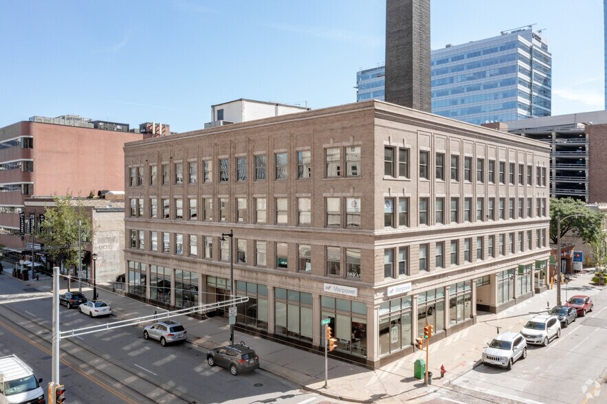 756 N Milwaukee St, Milwaukee, WI à louer - Photo du bâtiment - Image 3 de 5