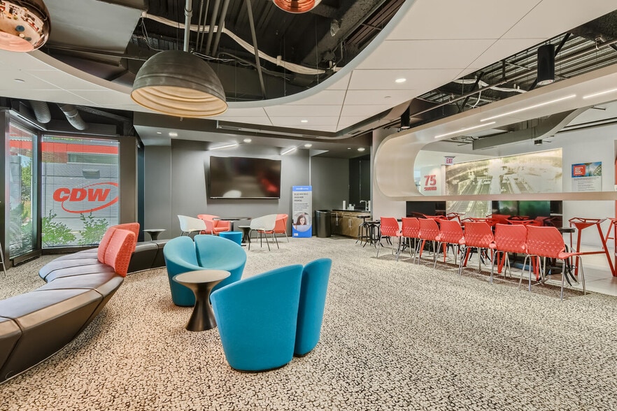 75 Tri State International, Lincolnshire, IL for lease - Interior Photo - Image 3 of 11