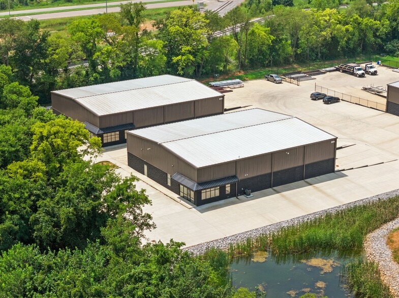 1170 Dunlop Ln, Clarksville, TN for lease - Primary Photo - Image 1 of 41