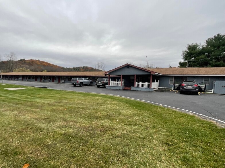 42 Stockbridge Rd, West Stockbridge, MA for sale - Building Photo - Image 1 of 31