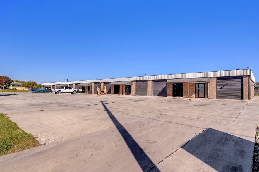 1419 Fleming Dr, Seguin, TX for sale - Building Photo - Image 2 of 19