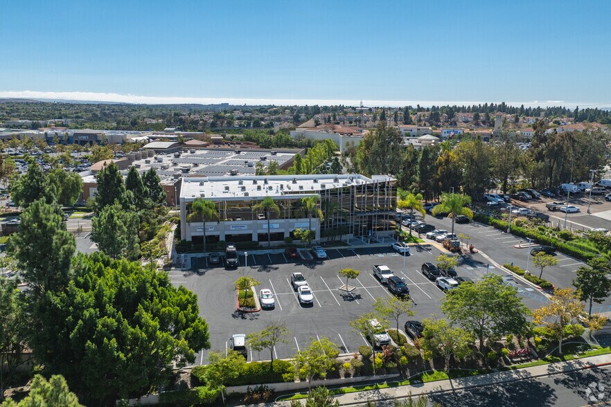 860 Kuhn Dr, Chula Vista, CA à louer - Aérien - Image 3 de 4