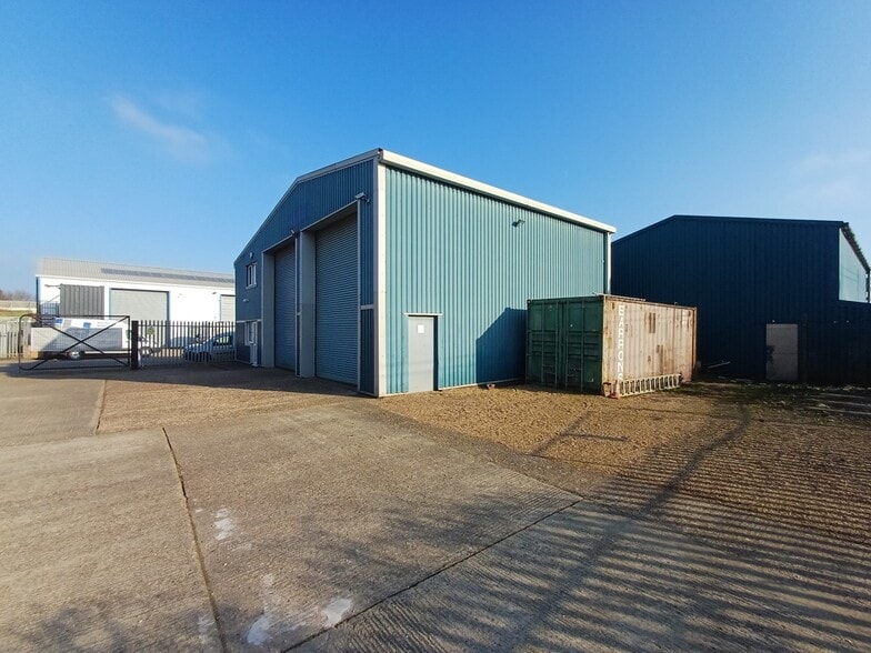 12 Station Rd, Bedford for lease - Building Photo - Image 2 of 4