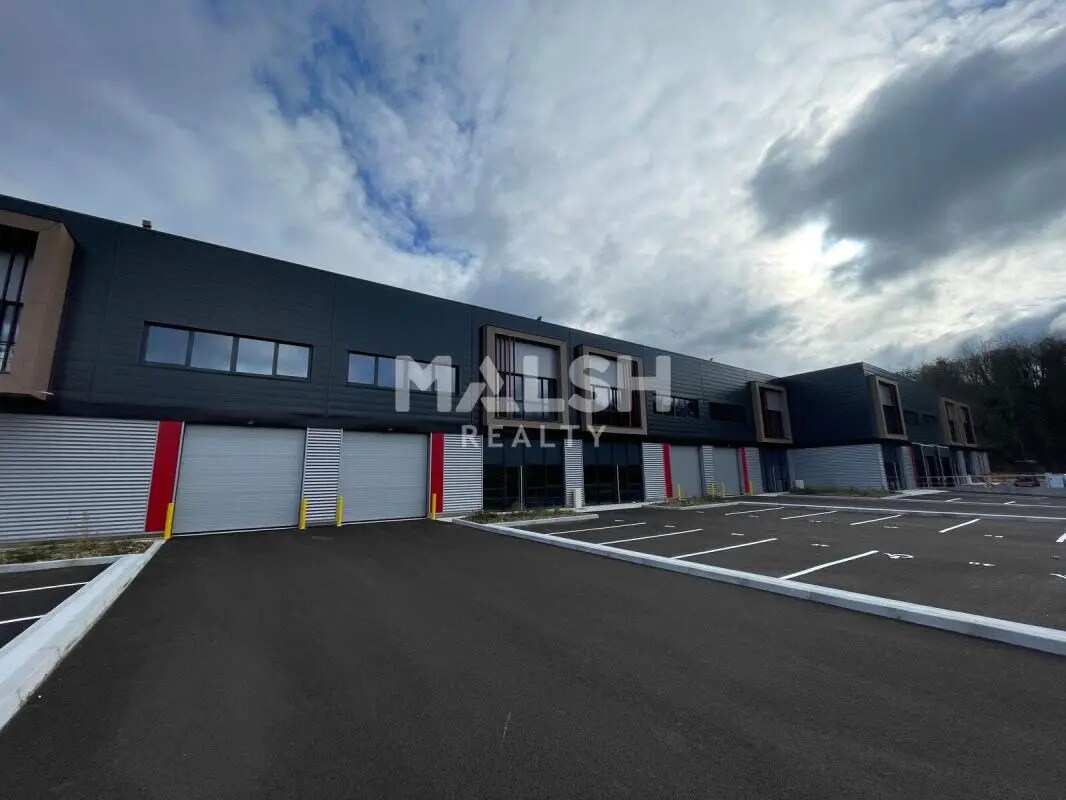 Flex in Saint-Laurent-de-Mure for lease Building Photo- Image 1 of 7