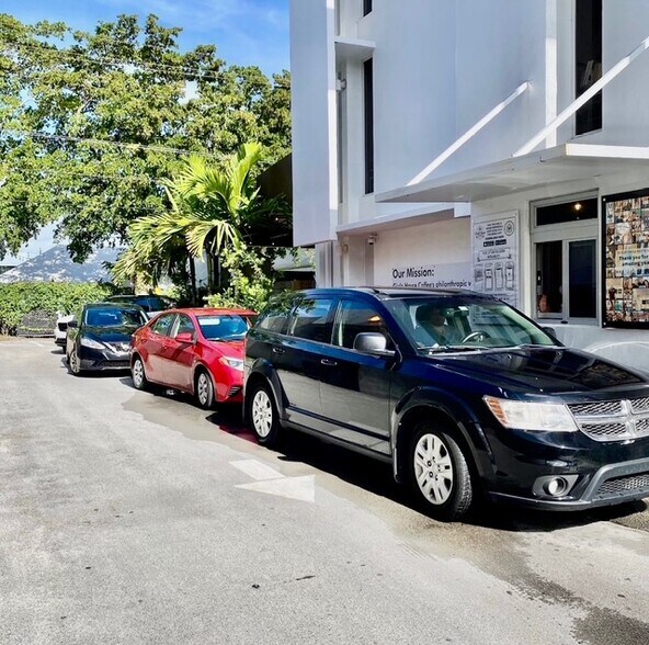 727 NE 3rd Ave, Fort Lauderdale, FL à louer - Photo du bâtiment - Image 2 de 8