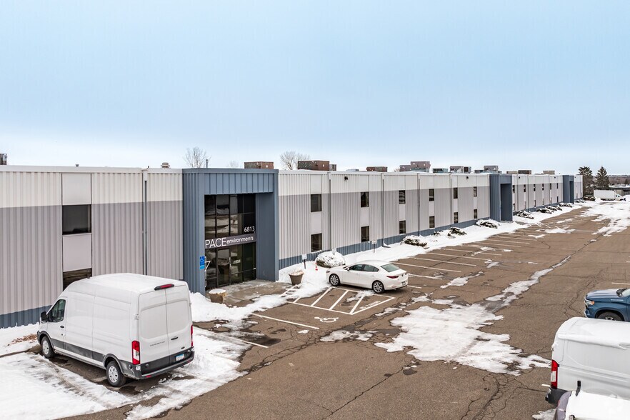 6801-6813 Shady Oak Rd, Eden Prairie, MN à louer - Photo du bâtiment - Image 2 de 5