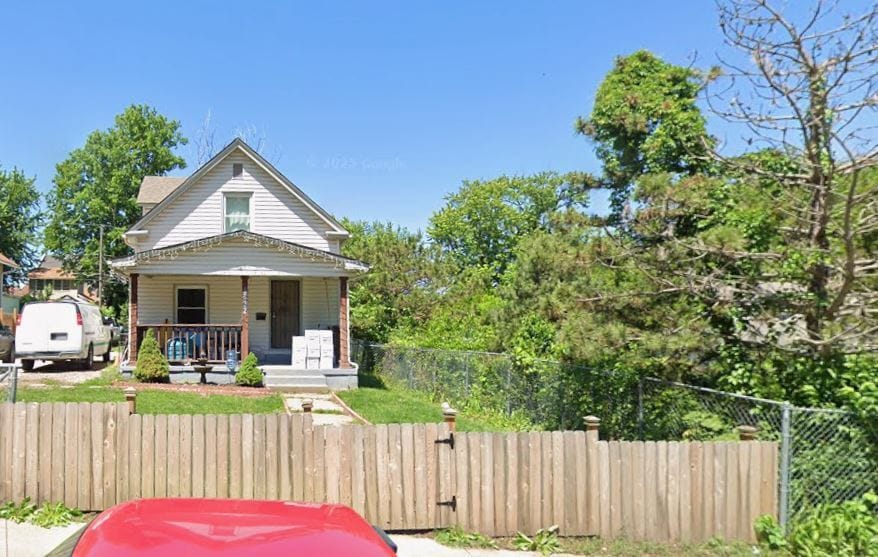 8 Door Investment Opportunity portefeuille de 1 propriétés à vendre sur LoopNet.ca - Photo du bâtiment - Image 2 de 2