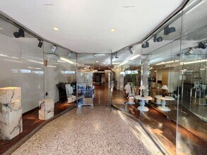 Retail in Cornellà de Llobregat, Barcelona for lease Interior Photo- Image 2 of 22