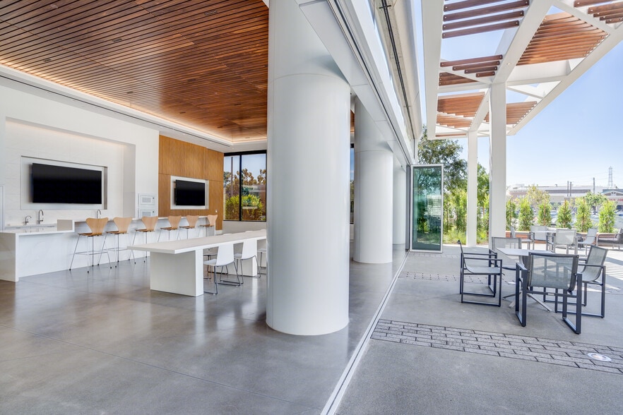 2361-2381 Rosecrans Ave, El Segundo, CA for lease - Building Photo - Image 2 of 21