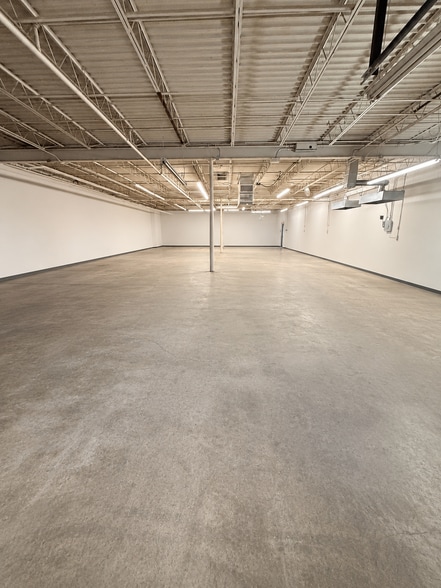 4818 Woodall St, Dallas, TX for lease - Building Photo - Image 2 of 14