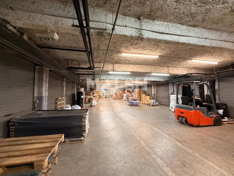 Local d'activités dans Vaulx-en-Velin à vendre - Photo intérieure - Image 2 de 19