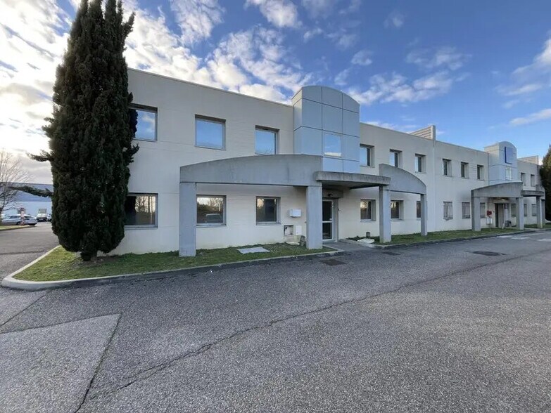 36 Rue Champ Dolin, Saint-Priest for lease - Building Photo - Image 3 of 18