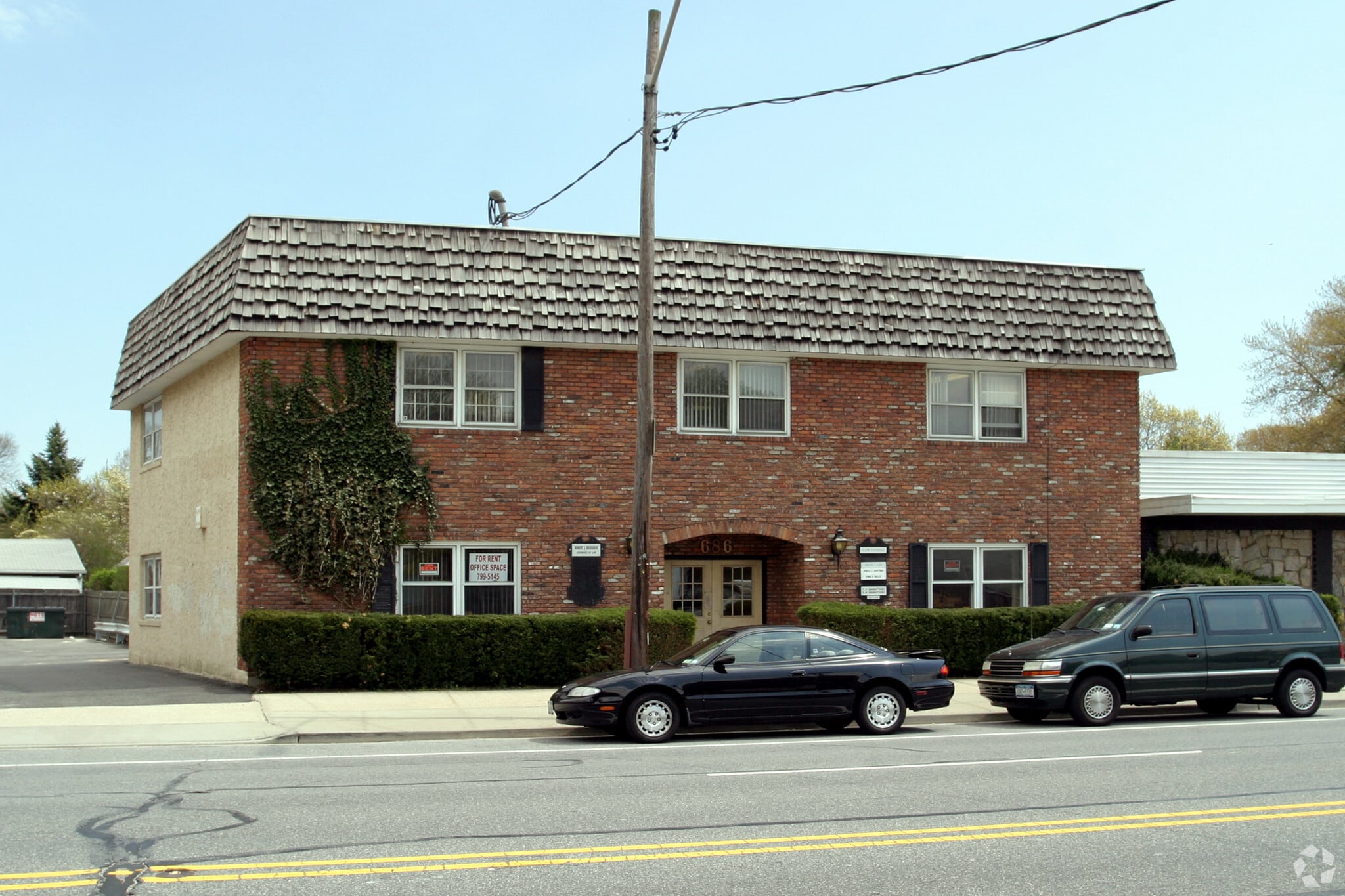 686 Broadway, Massapequa, NY for lease Primary Photo- Image 1 of 2