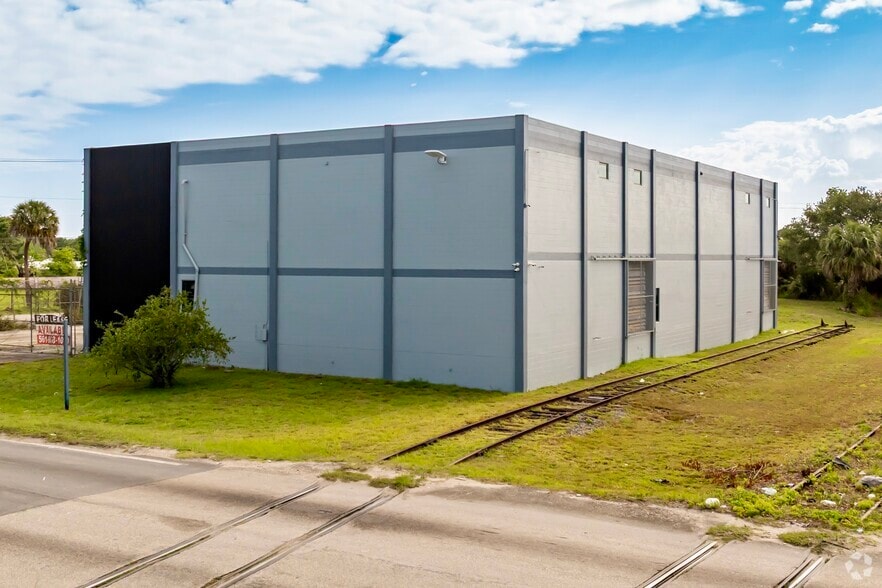 3490 Oleander Ave, Fort Pierce, FL for sale - Building Photo - Image 2 of 23