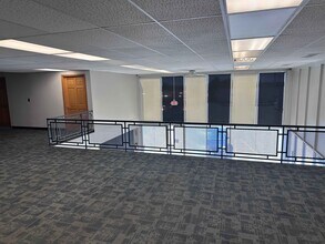 5325 NE 14th St, Des Moines, IA for lease Interior Photo- Image 2 of 14