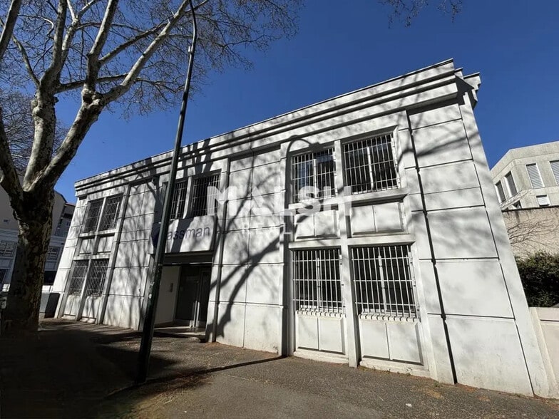 Office in Villeurbanne for sale - Building Photo - Image 1 of 19