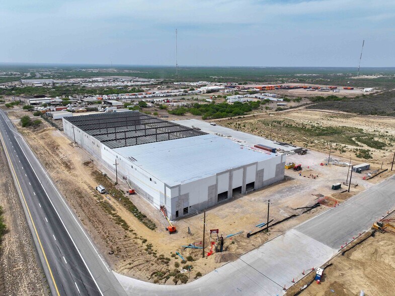 102 Tottenham Dr., Laredo, TX à louer - Photo du bâtiment - Image 2 de 3