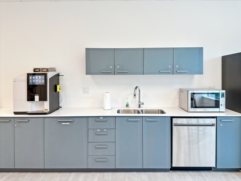 5455-5477 152 St, Surrey, BC for lease - Interior Photo - Image 2 of 25