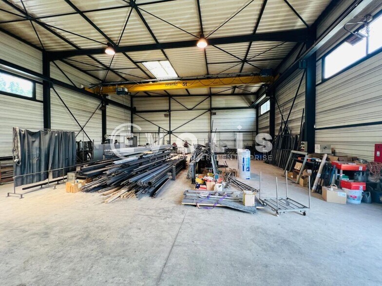 Flex in Saint-Pierre-du-Perray for lease - Interior Photo - Image 3 of 11