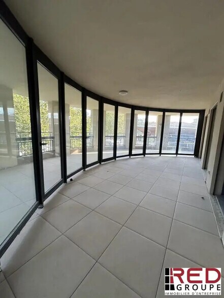 Bureau dans Aix-en-Provence à louer - Photo du bâtiment - Image 2 de 7