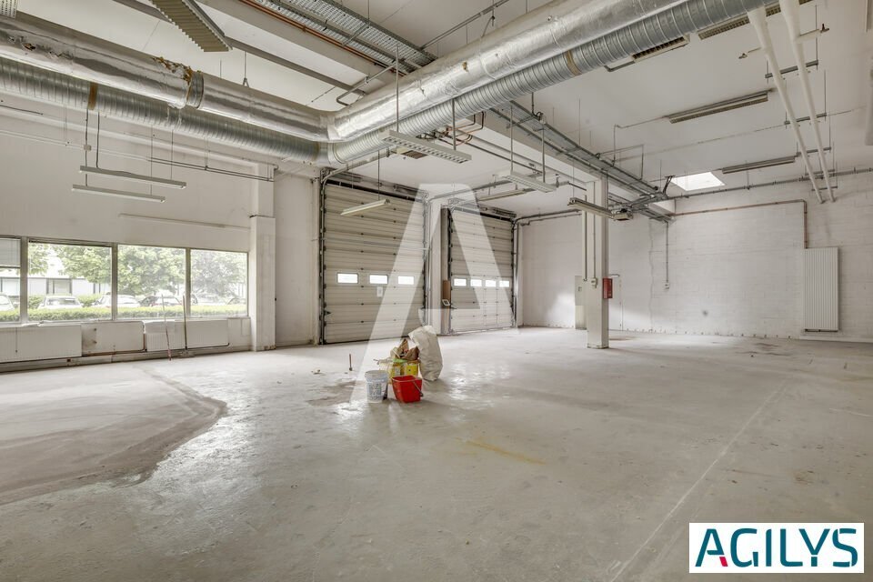 Flex in Antony for lease Interior Photo- Image 1 of 8