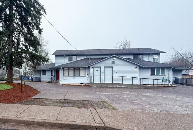 Plus de détails pour 3692 Hickory Ave, Eugene, OR - Soins de santé à vendre
